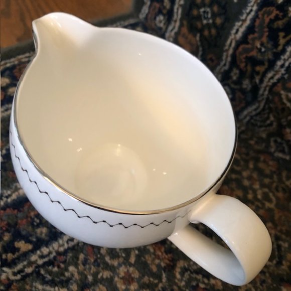 SALE 2 for $26 / 3 for $33 Vera Wang - Vera Notions Creamer, Bone China Wedgwood - Picture 2 of 6
